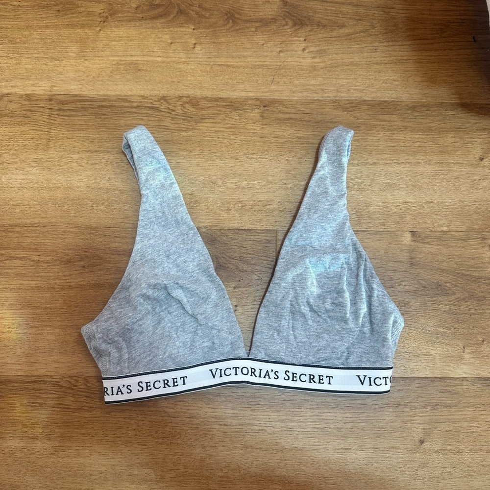 Used Victoria Secret sports bra SIZE EXTRA SMALL